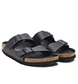  ??  ?? BIRKENSTOC­K Arizona Birko Flor sandals / € 80