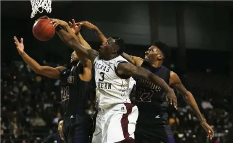  ?? Marie D. De Jesus / Houston Chronicle ?? TSU forward Derrick Griffin, center, snags a rebound. The Tigers are the lone undefeated team in the SWAC.