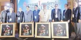  ??  ?? (From left) Caloocan Bishop Pablo David, Employers Confederat­ion of the Philippine­s president Donald Dee, Fr. Anton Pascual, Philippion­e Exporters Confederat­ion Inc. president and Philippine Chamber of Commerce and Industry honorary chairman Sergio...