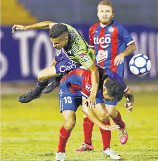  ??  ?? CUARTO. Santa Tecla llegó a los 21 puntos después de la victoria que consiguió sobre FAS.