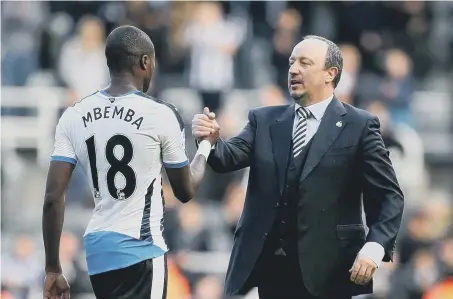  ??  ?? Rafa Benitez with Chancel Mbemba.