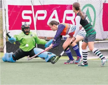  ?? ?? Grantleigh College’s goalkeeper Zime Maxase defends as Hoërskool Pionier’s Anika Smit shoots for goal
