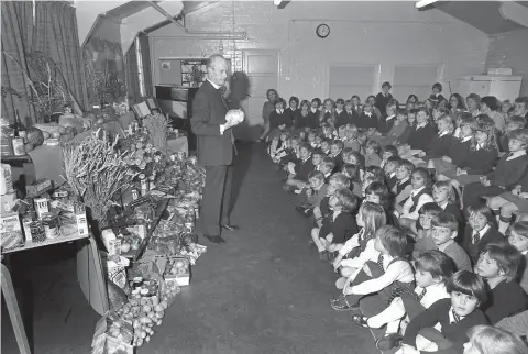 ?? ?? Braywood Church of England Primary School’s harvest festival in 1977.