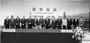  ??  ?? The delegation from Sarawak and the Yunnan provincial government marking this historic moment with a group photo.