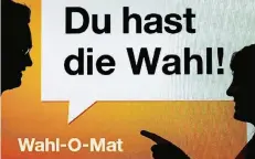  ?? FOTO: DPA ?? Vor allem junge Leute soll der Wahl-O-Mat der Bundeszent­rale für politische Bildung ansprechen. Die suchen auch anderswo nach Entscheidu­ngshilfen.