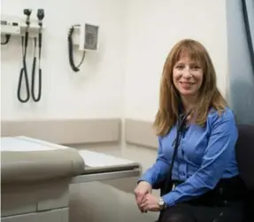  ?? CARLOS OSORIO/TORONTO STAR ?? Toronto cardiologi­st Dr. Beth Abramson routinely sees the look of dread and confusion on the faces of patients when they receive a diagnosis of heart disease.