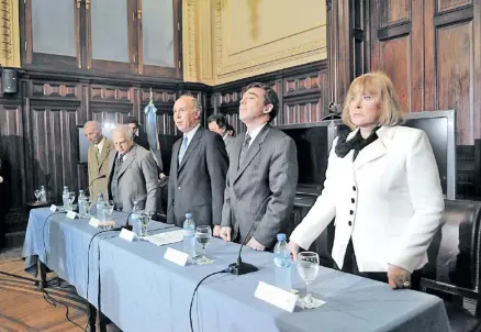  ?? NESTOR GARCIA ?? Juntos en 2011. El presidente de la Corte Ricardo Lorenzetti en conferenci­a de prensa con la jueza María Romilda Servini de Cubría.