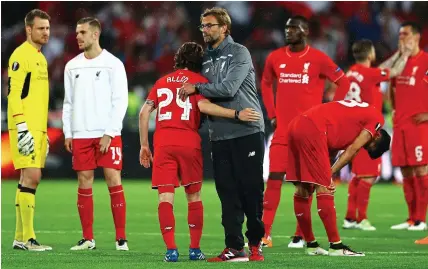  ?? GETTY IMAGES ?? Bruised in Basle: Klopp consoles his side after his first season ended in despair on Wednesday