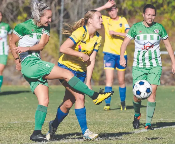  ?? Picture: STEVE HOLLAND ?? Southport’s Kate Webb gets the ball away ahead of Broadbeach's Tara Heggie in their 1-1 draw at Ashmore Village Park.