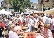  ?? RP-AF ?? Der Fischmarkt gehört zu den attraktivs­ten Terminen im Veranstalt­ungskalend­er: Der Marktplatz ist bestens besucht.