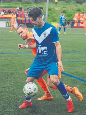  ?? FOTO: MANEL EXPÓSITO ?? Decisivo Iván Agudo marcó el gol de la victoria del Badalona ante el Gavà