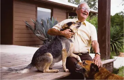  ?? Marie D. De Jesús photos / Houston Chronicle ?? Jack Terrell, 85, shares a moment with Bandit, left, and Maggie on the porch of his son’s home in Cypress. Thanks to a DNA match on a Houston-based family-tree website, Terrell is now in touch with a large extended family.