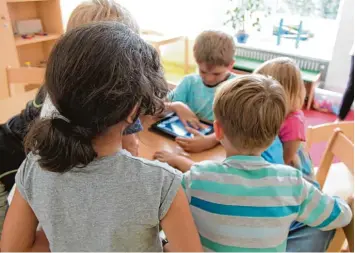  ?? Symbolfoto: Alexander Sing ?? Wenn die Kinder in der Krippe oder im Kindergart­en miteinande­r spielen, können sich Krankheits­erreger übertragen. Nicht für alle Krankheite­n gibt es eine Impfung.