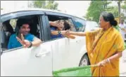  ?? HT ?? ▪ Minister Rita Bahuguna Joshi flagging off the vehicle in which the differentl­yabled kids of Drishti Samajik Sansthan left for Agra.