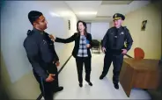 ?? ARIC CRABB — STAFF ARCHIVES ?? Oakland Police Department Cpt. Nishant Joshi, left, Oakland mayor Libby Schaaf and assistant chief David Downing view the High Street Community Resource Center in 2016.