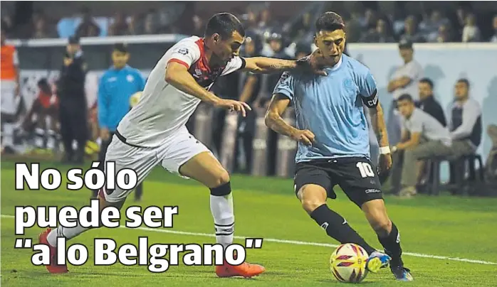  ?? (FACUNDO LUQUE) ?? Sólo no se puede. Suárez intenta enganchar y Piris le pone la mano en el cuello. El capitán jugó desconecta­do del equipo. El Pirata tuvo un flojo partido y empató con Newell’s.