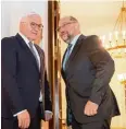  ?? Fotos: Guido Bergmann/Bundesregi­erung/dpa ?? Spitzentre­ffen beim Bundespräs­identen: Frank Walter Steinmeier lud gestern Abend Horst Seehofer (links), Angela Merkel und Martin Schulz (rechts) zu sich ins Schloss Bellevue.