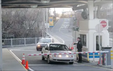  ?? AFP/ GETTY IMAGES ?? The border crossing divides Stanstead and Derby Line, Vt., and until recently it was frequently not staffed.