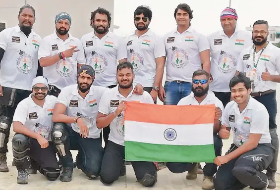  ??  ?? 14 members of the bikers club, Wanderers, head to Kargil to pay homage