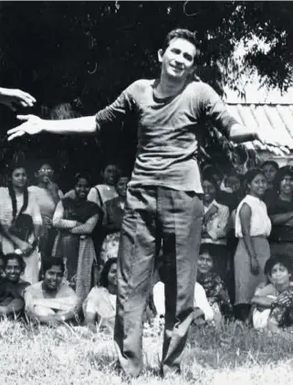  ??  ?? SAFDAR HASHMI in a performanc­e.