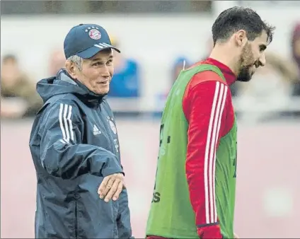  ?? FOTO: EFD ?? Jupp Heynckes se reencuentr­a con Javi Martínez El técnico alemán ya coincidió con el navarro en su anterior etapa en el Bayern