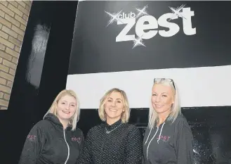  ??  ?? Club Zest owners Holly Donaldson, left, and Jennie Moyse, right, with entreprene­ur Katie Bulmer-Cooke.
