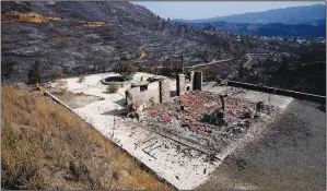  ??  ?? A burned house is seen Sunday on the outskirts of Ora. In the background is the Larnaca mountain region.