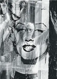  ?? Allen Cooper Enterprise­s 1964 ?? Among photograph­er William John Kennedy’s favorite Andy Warhol images is this one of him and a Marilyn Monroe proof.