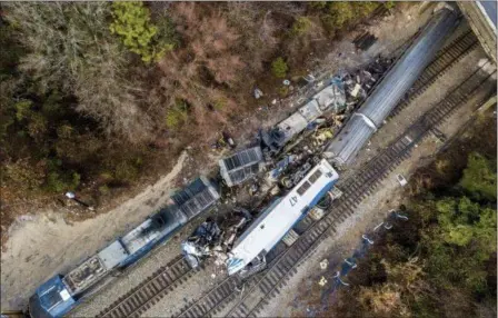  ?? JEFF BLAKE — THE ASSOCIATED PRESS ?? An aerial view of the site of an early morning train crash Sunday between an Amtrak train, bottom right, and a CSX freight train, top left, in Cayce, SC. The Amtrak passenger train slammed into a freight train in the early morning darkness Sunday,...