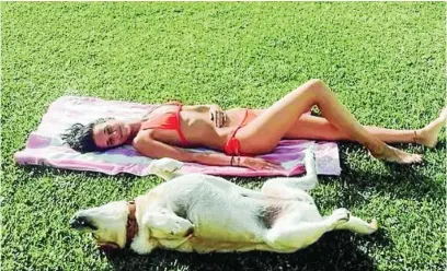  ?? INSTAGRAM ?? Victoria Federica luce «bikinazo» este verano junto a su mascota