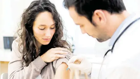  ?? Pro očkování proti chřipce jsou říjen a listopad. FOTO SHUTTERSTO­CK ?? Ideálním termínem
