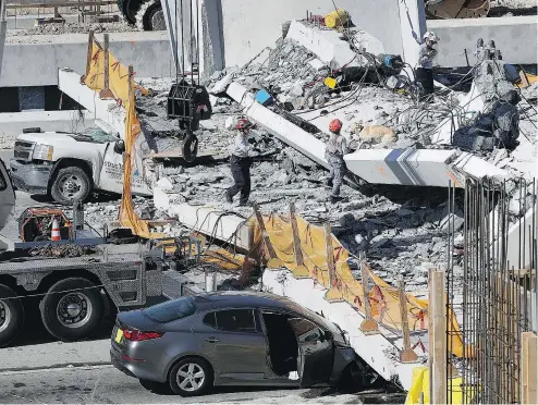  ?? JOE RAEDLE / GETTY IMAGES ?? Miami-Dade Fire Rescue Department personnel and other rescue units search for survivors after a bridge that was only a few days old collapsed.