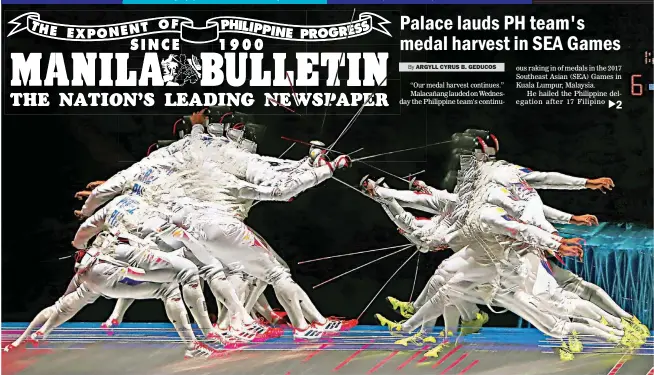  ??  ?? FENCING MOVES – In this multiple-exposure shot taken with a Canon EOS 1dx Mark II camera, Manila Bulletin photograph­er Ali Vicoy captures the flow of action as Filipinos Brennan Wayne Louie (right) and Nathaniel Perez compete in the Southeast Asian...
