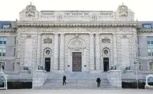  ?? SEMANSKY/AP PATRICK ?? The Naval Academy is setting aside approximat­ely 130 rooms in Bancroft Hall this semester in case midshipman need to quarantine.