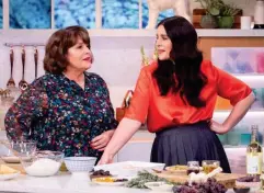  ?? (Rex) ?? Jessie Ware with her mother Lennie on ‘This Morning’ this year