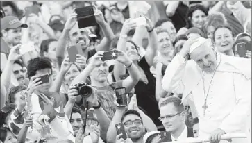  ?? Claudio Peri
European Pressphoto Agency ?? POPE FRANCIS arrives for his audience with convention participan­ts at St. Peter’s Square. In his leaked draft letter, the pope sees an “urgent” and “compelling” need for nations to reduce carbon emissions.