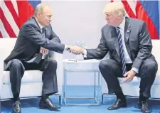  ??  ?? Los presidente­s de Rusia, Vladimir Putin, y de EU, Donald Trump, durante su reunión en la Cumbre del G20 en Hamburgo, el pasado 7 de julio.