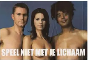  ?? FOTO RR ?? Het nieuwsanke­r samen met Katja Retsin en Jean Bosco Safari tijdens een vorige campagne in 2003.