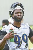  ?? KEVIN RICHARDSON/ BALTIMORE SUN ?? Ravens outside linebacker Odafe Oweh, cooling off during OTAs, has had time to get into the weight room and learn more about techniques.