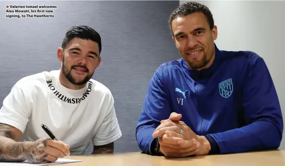  ??  ?? Valerien Ismael welcomes Alex Mowatt, his first new signing, to The Hawthorns