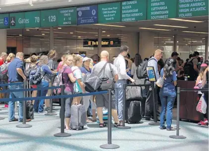  ?? RICARDO RAMIREZ BUXEDA/STAFF PHOTOGRAPH­ER ?? With an estimated 1.7 million passengers using Orlando Internatio­nal Airport during the next 13 days, travelers will most likely encounter delays.
