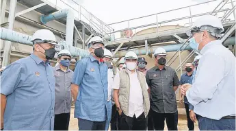  ?? ?? Mahdzir (third left) visiting Pitas water treatment plant which is expected to be completed next year 2022.