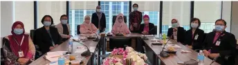  ??  ?? A handout photo of Sew (second right) and other SCAN advisors and members in a meeting with Welfare, Community Wellbeing, Women, Family and Childhood Developmen­t Minister Dato Sri Fatimah Abdullah (centre) to put up a proposal for financial aid in February 2021.