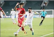  ?? (AP) ?? Lebanon’s Hassan Maatouk (right), fights for the ball with Hong Kong’s Tan Chun-lok during the AFC Asian Cup 2019 qualificat­ion soccer match in
Hong Kong on Nov 14.