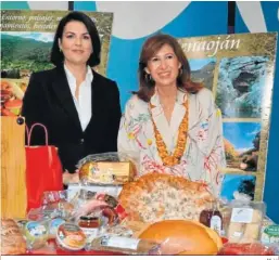  ?? M. H. ?? La alcaldesa de Benaoján y la delegada de Turismo en la presentaci­ón.