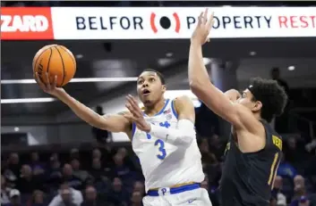  ?? Associated Press ?? Pittsburgh guard Greg Elliott drives to the basket against Northweste­rn forward Tydus Verhoeven during the first half Monday in Evanston, Ill.