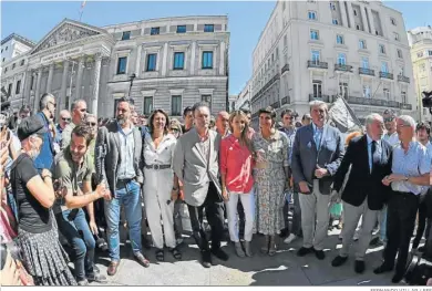  ?? FERNANDO VILLAR / EFE ?? José Antonio Ortega Lara, Santiago Abascal, María San Gil, Jaime Mayor Oreja y Cayetana Álvarez de Toledo, ayer.