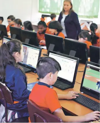  ??  ?? El objetivo del proyecto es avanzar en la digitaliza­ción de las clases, para que docentes y estudiante­s tengan más herramient­as de aprendizaj­e.