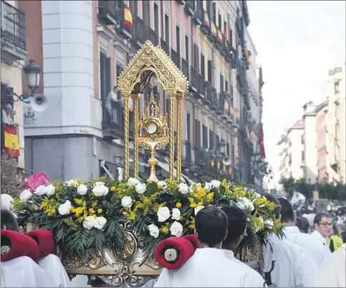  ?? Archimadri­d / José Luis Bonaño ?? Procesión del Corpus Christi por la calle Mayor de Madrid, en 2018