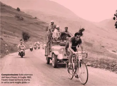  ?? ?? Sullo sterrato dell’Alpe d’Huez, il 4 luglio 1952, Fausto Coppi scrive la storia: in vetta sarà maglia gialla